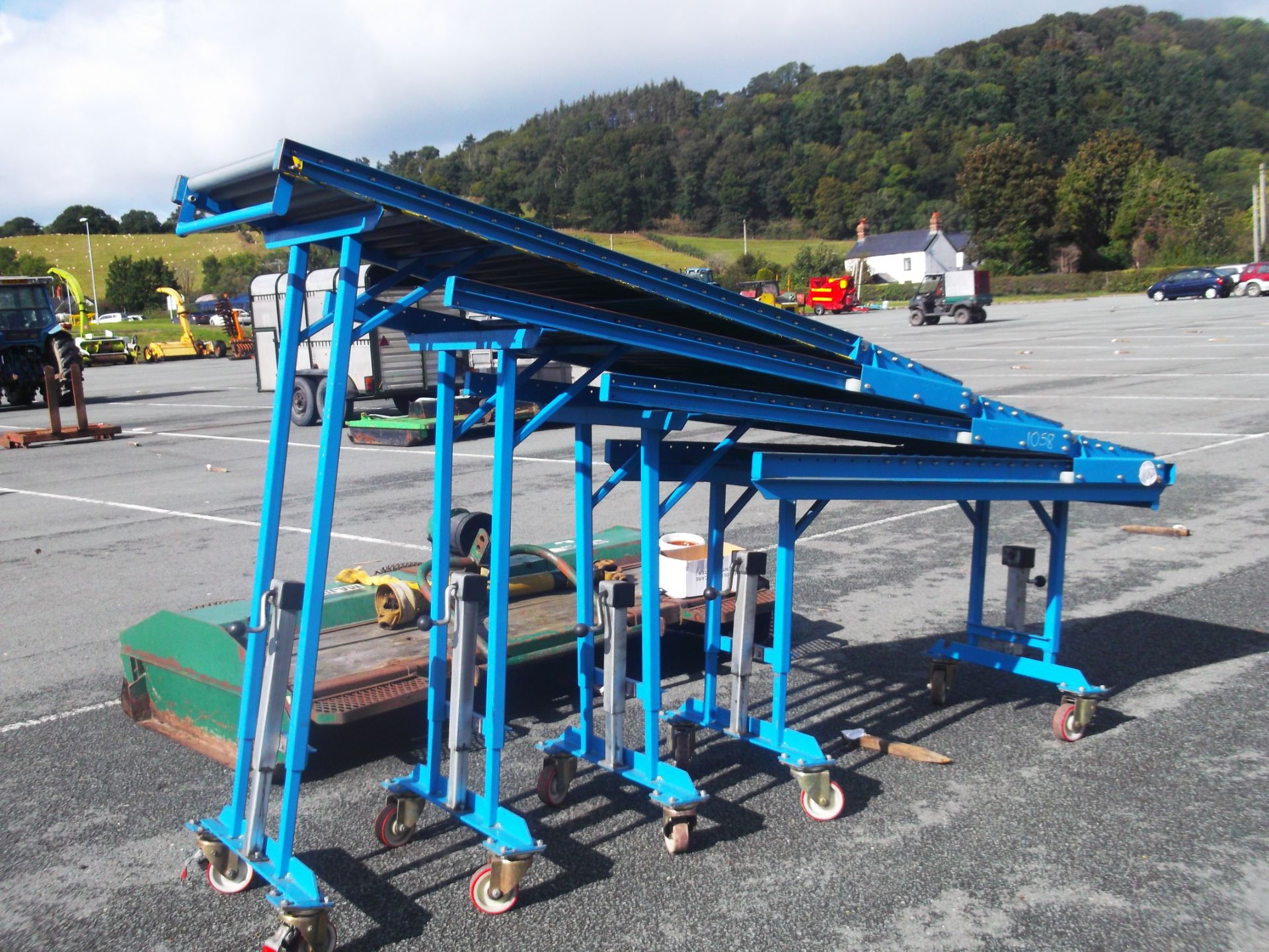 EXTENDABLE GRAVITY ROLLER CONVEYOR