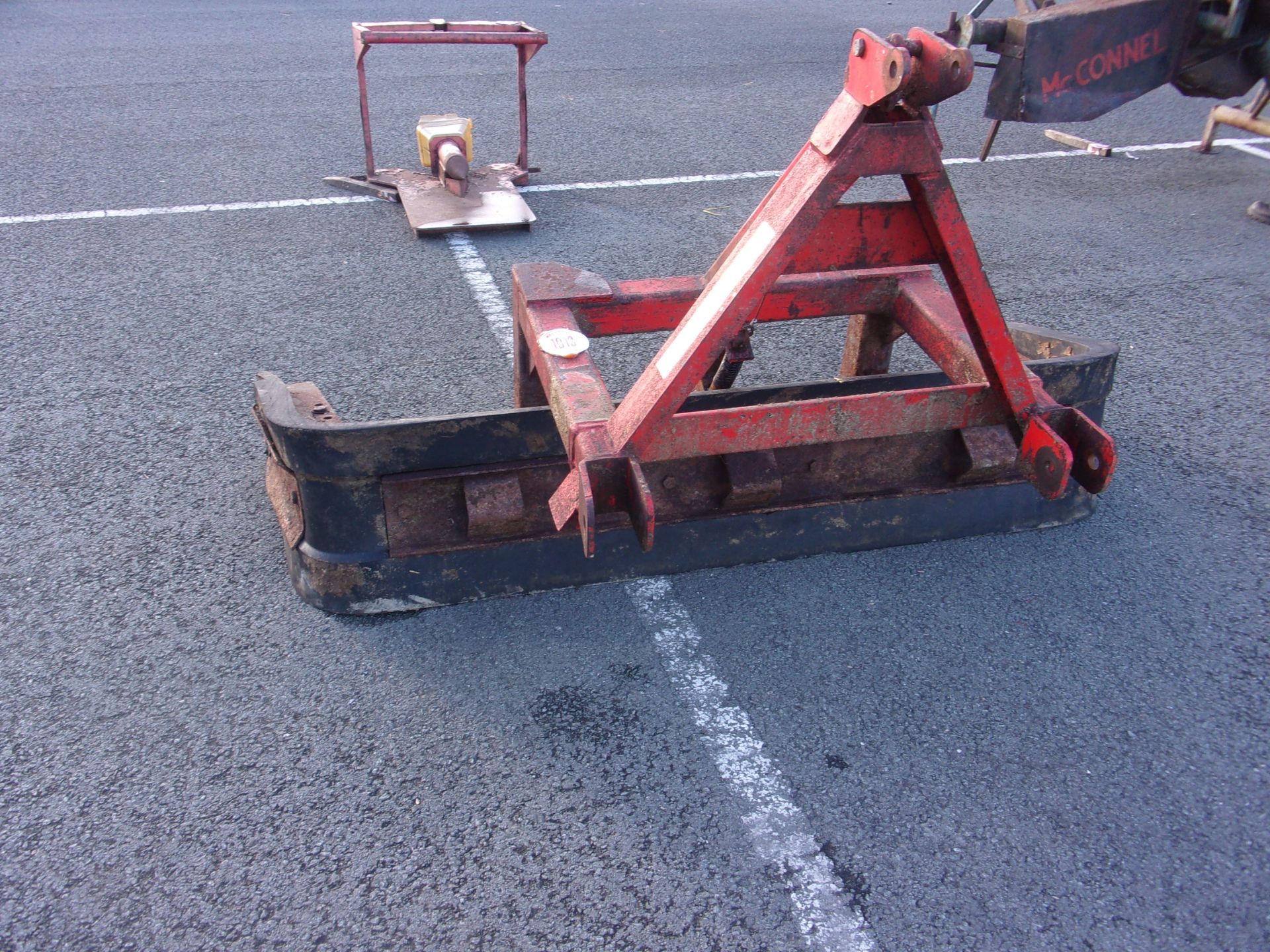 BROWN YARD SCRAPER