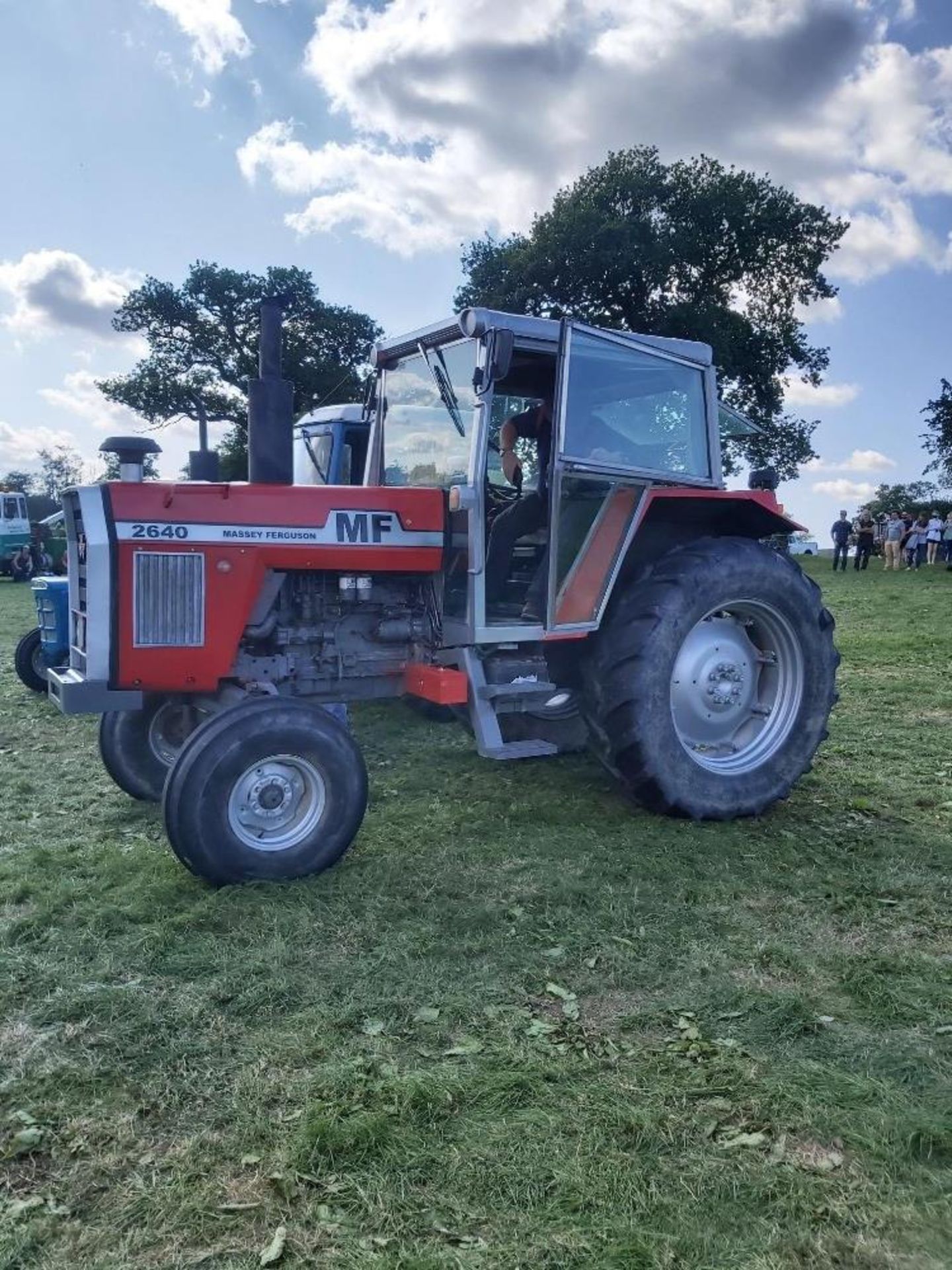 MASSEY FERGUSON 2640 TRACTOR - Image 2 of 2