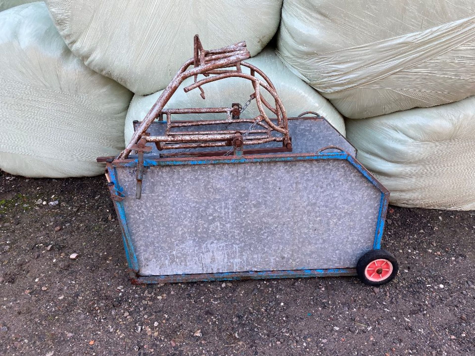 SHEEP ROLLOVER CRATE - Image 2 of 3