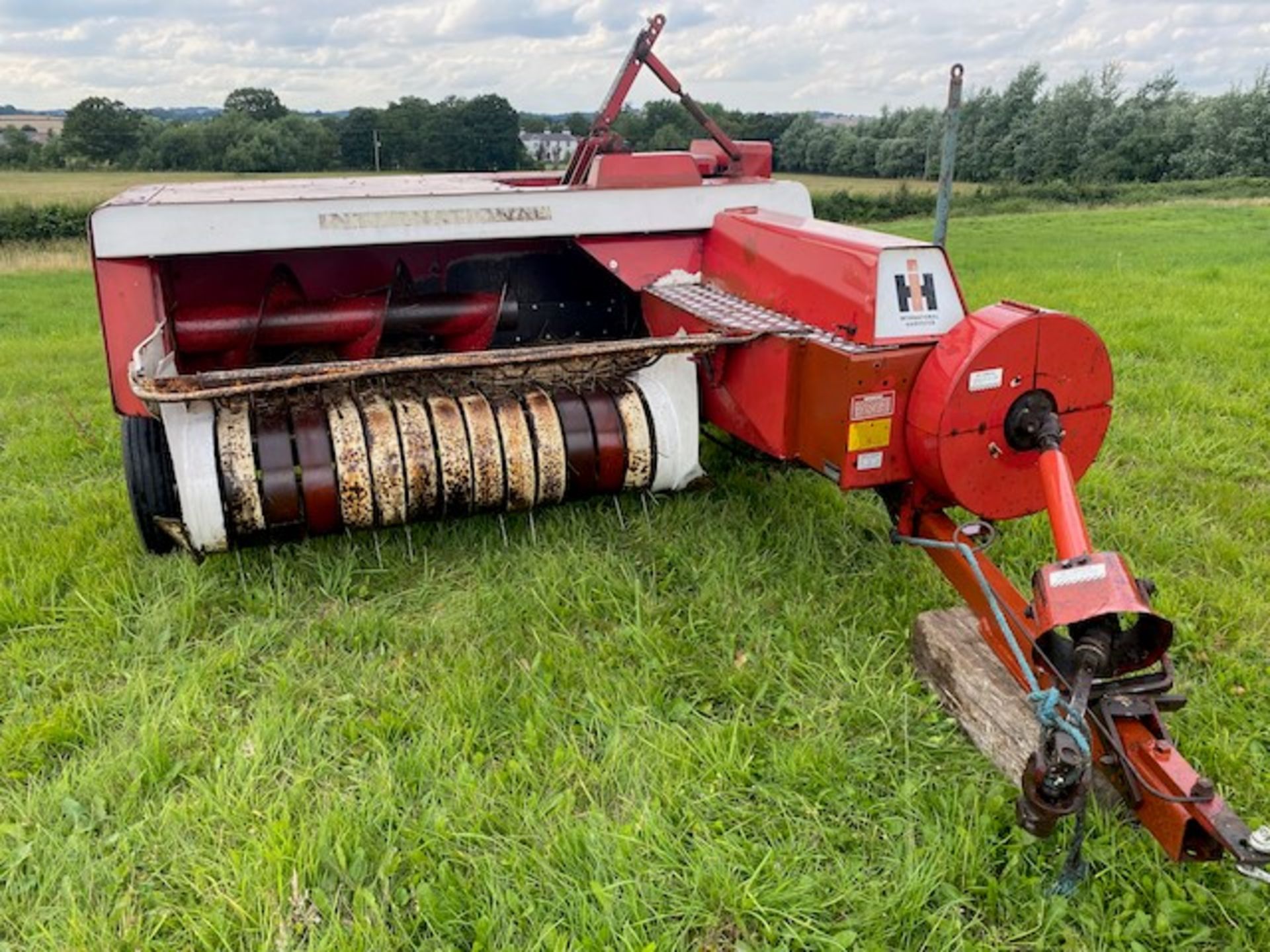 INTERNATIONAL 440 BALER