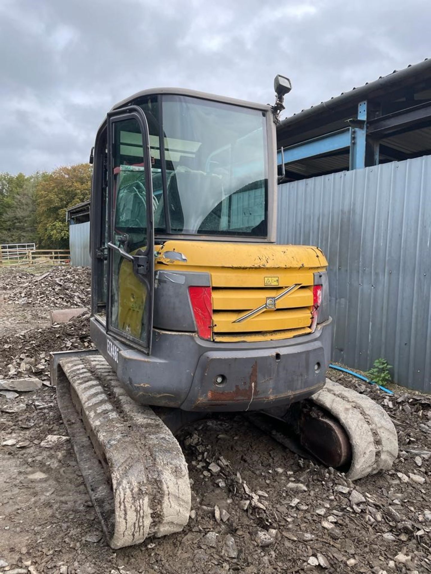 2010 VOLVO MINI DIGGER