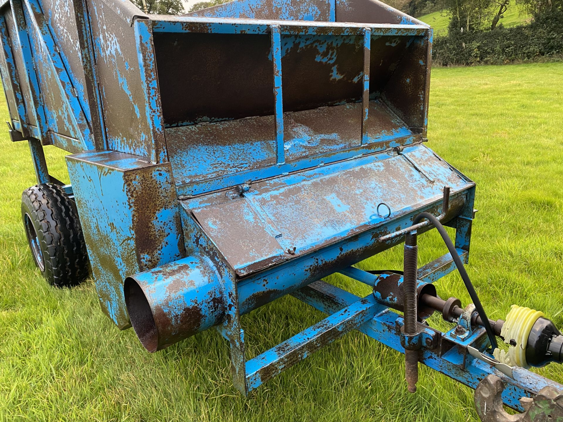 AUGER FEEDER TRAILER - Image 2 of 3