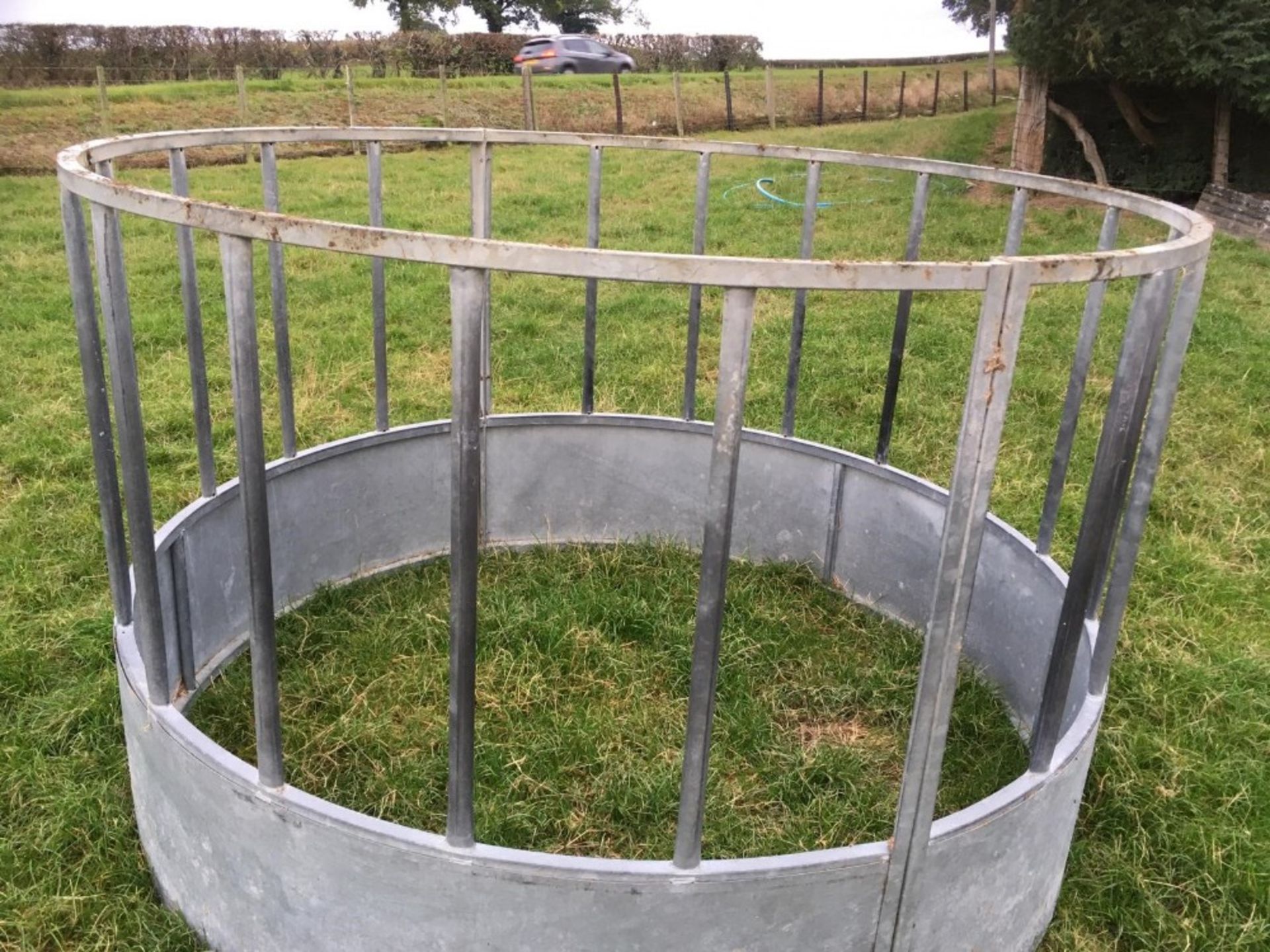 GALVANISED CATTLE RING FEEDER - Image 2 of 4