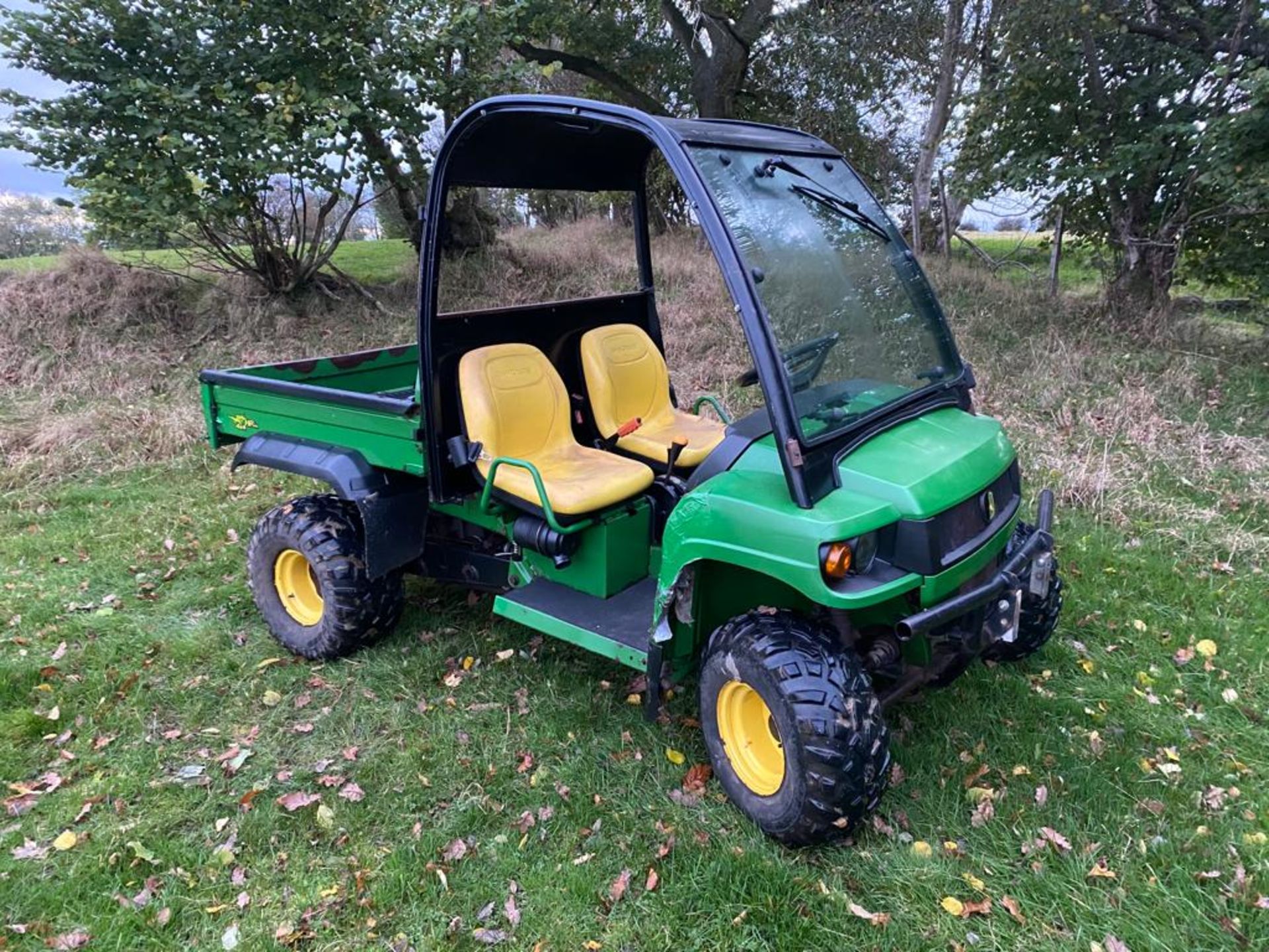 John Deere Gator Hi Lo Box, Diff Lock, Electric Tip , Needs LH FenderRuns and drives ok - Image 2 of 8