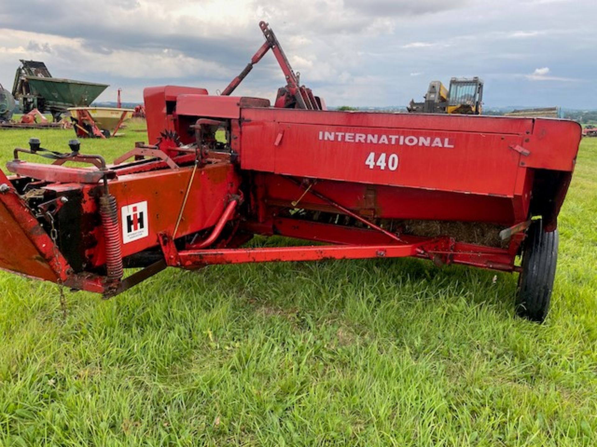 INTERNATIONAL 440 BALER - Image 4 of 4