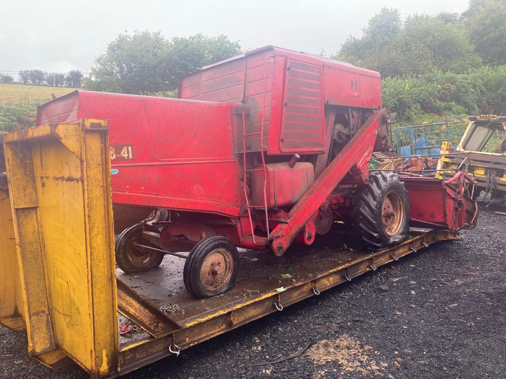 McCORMICK 8-41 COMBINE HARVESTER - Image 4 of 8