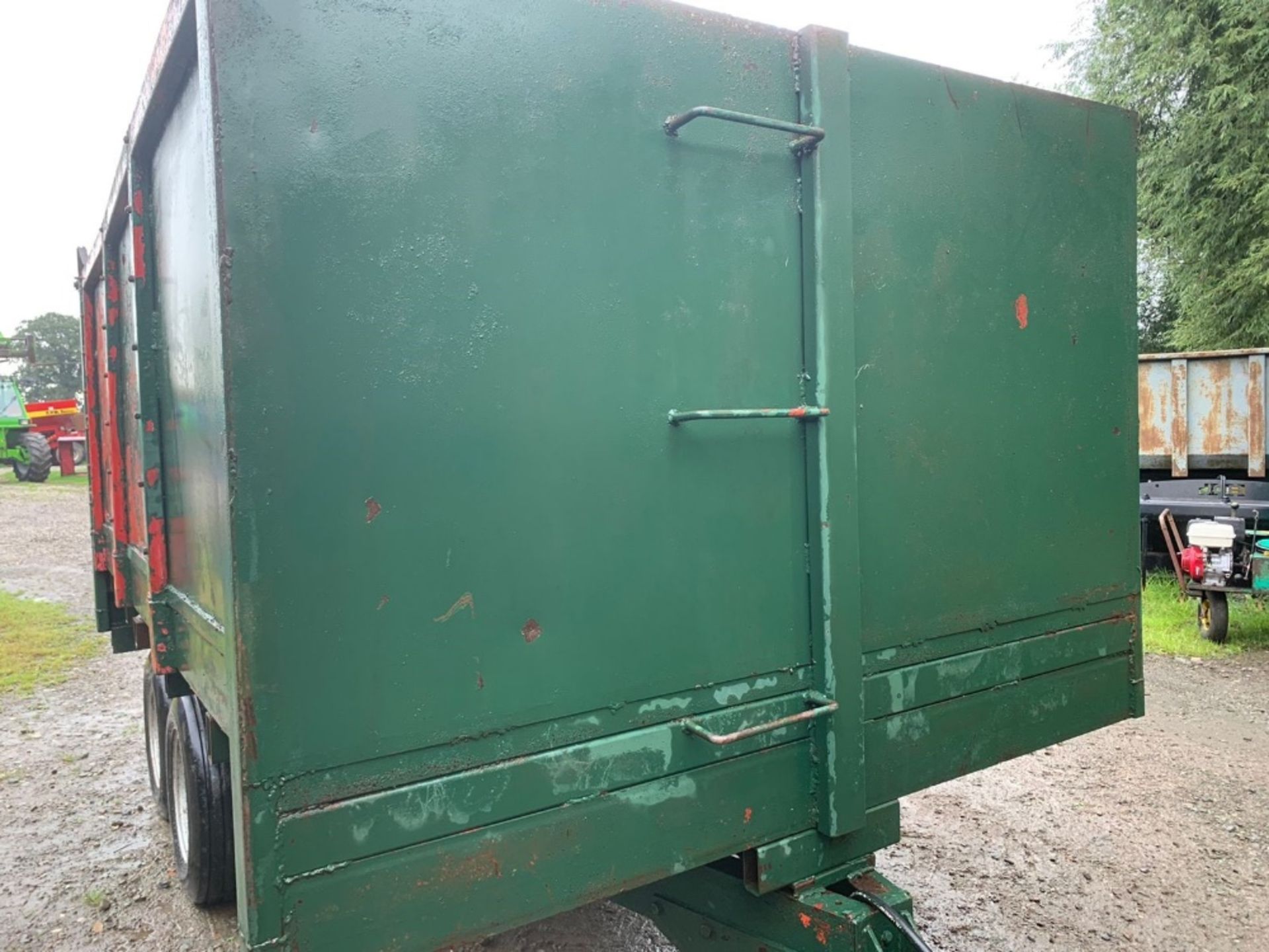 8 TON TIPPING TRAILER - Image 2 of 5