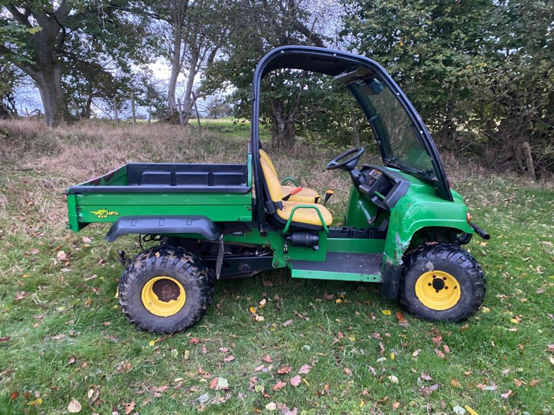 John Deere Gator Hi Lo Box, Diff Lock, Electric Tip , Needs LH FenderRuns and drives ok - Image 8 of 8