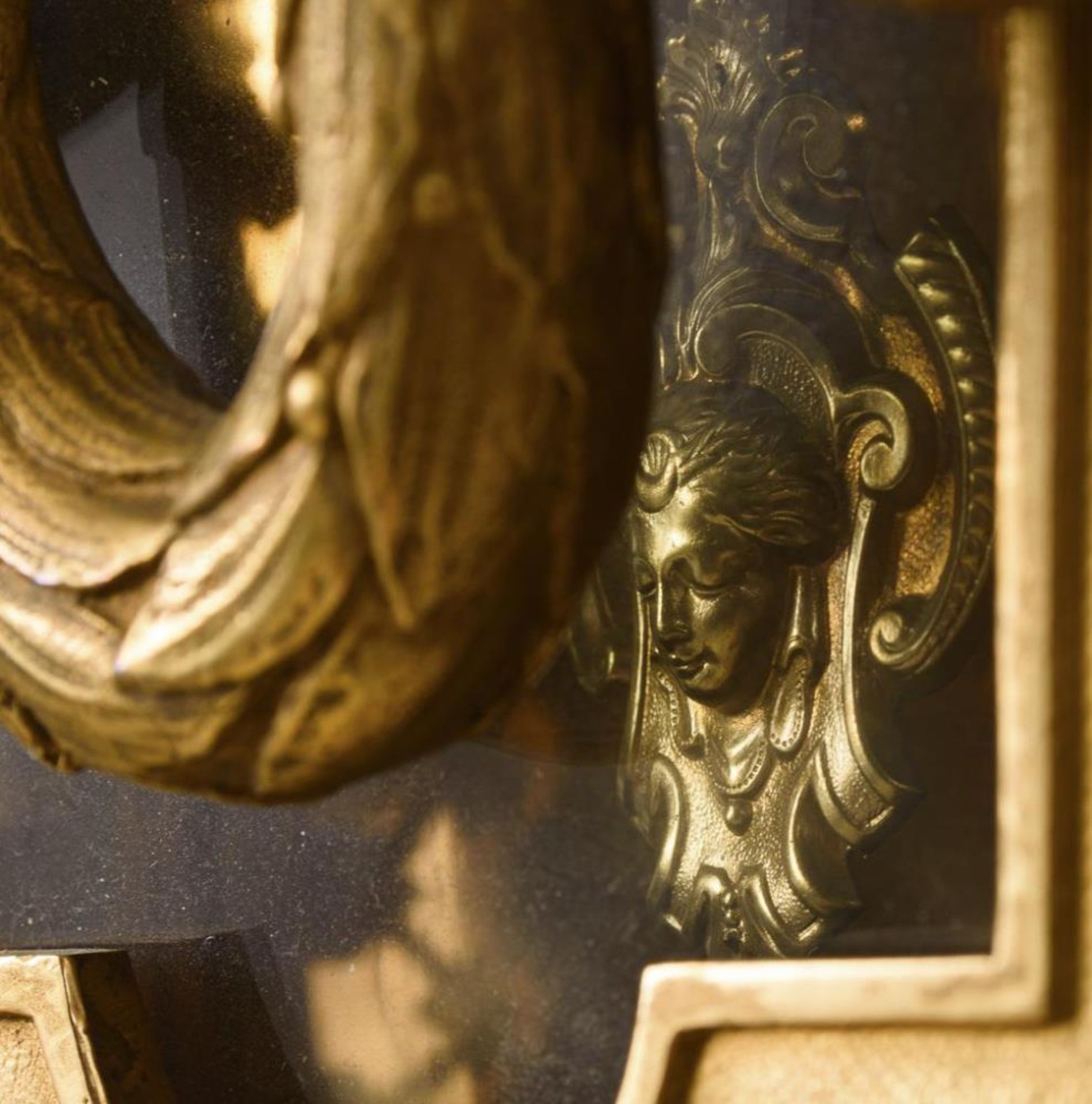 Große Bronze-Carteluhr im Louis Seize-Stil - Bild 5 aus 5
