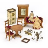 6 Biedermeier-Möbel, 2 Püppchen und Blechofen