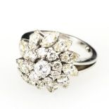 Ring mit Brillanten und Diamanten