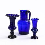 Kobaltglas-Krug und 2 -Vasen