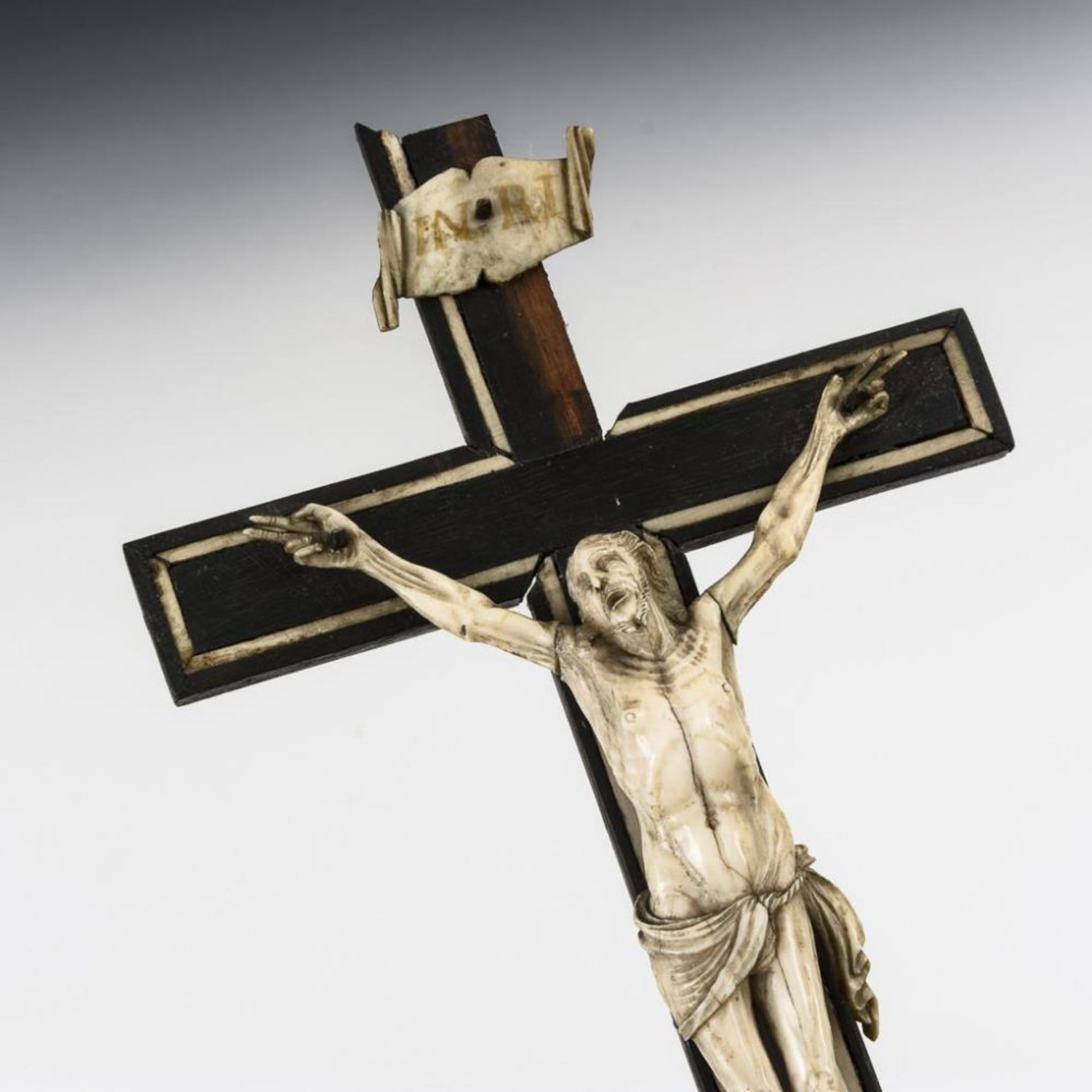 Barockes Kruzifix - Bild 2 aus 5