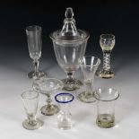 Deckelglas und 7 verschiedene Formgläser