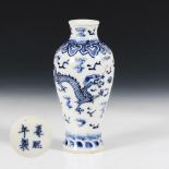 Vase mit Drachendekor