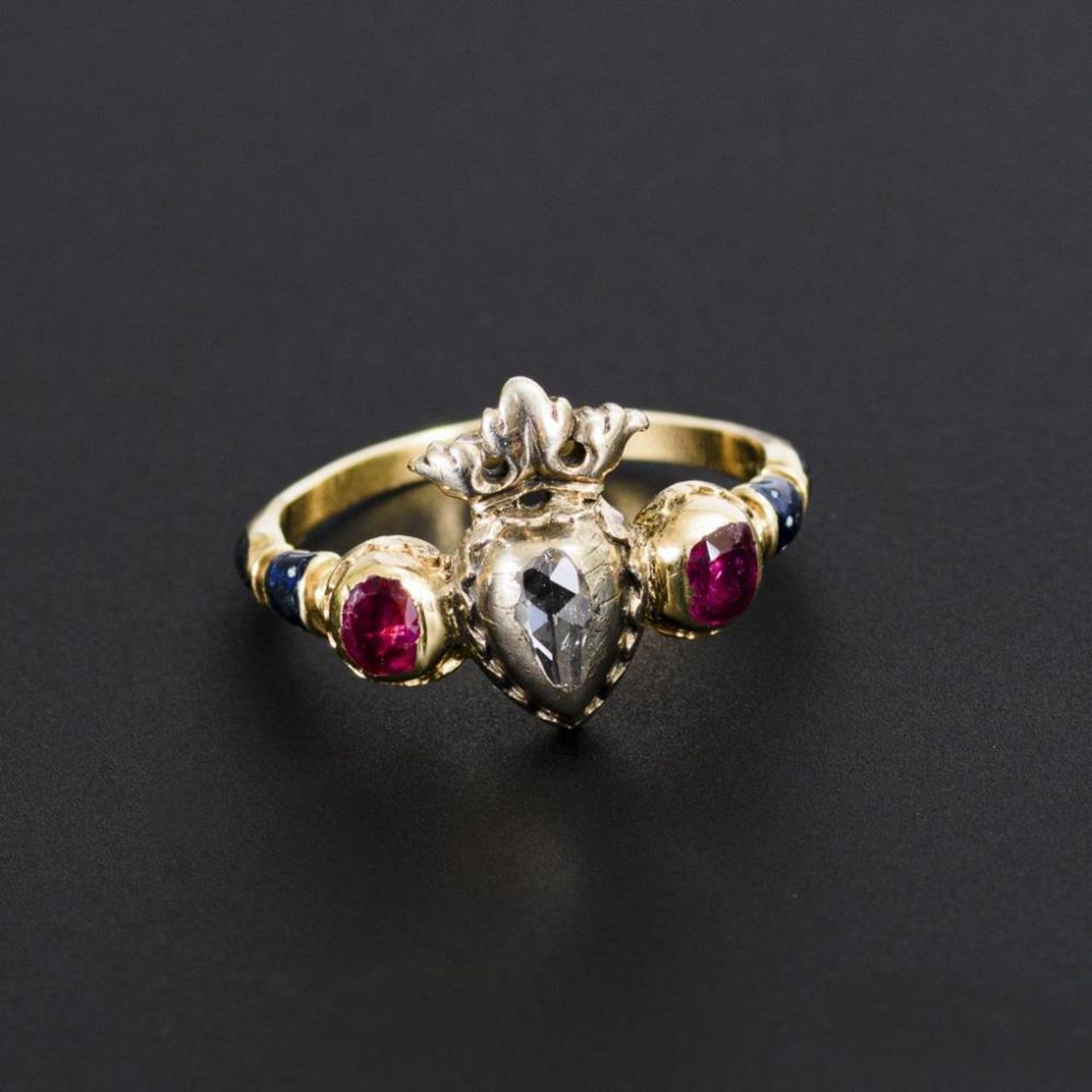 Ring mit Altschliff-Diamant und Rubinen 2.H.19.Jh.