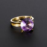 Ring mit Amethyst.