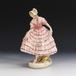 Tanzendes Biedermeier-Mädchen in Krinolinenkleid. Keramos.