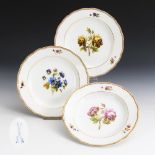 3 Teller mit Blumenmalerei. Meissen.