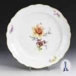 Gemüseteller mit Blumenmalerei. Meissen.