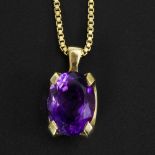 Anhänger mit Amethyst an Kette.