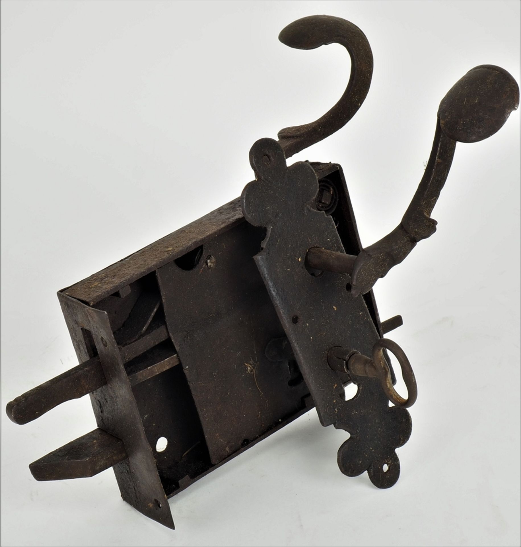 Door latch with handles around 1800