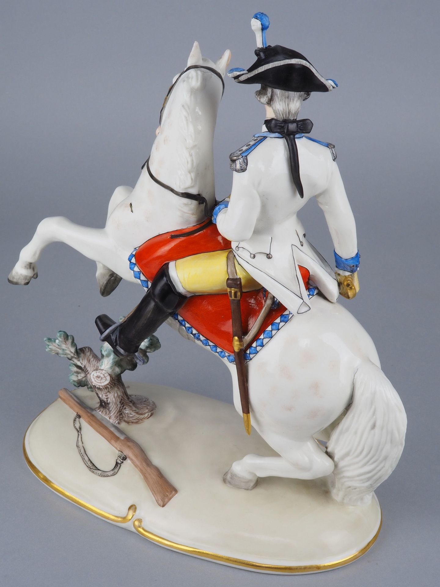 Nymphenburg Porcelain Manufactory: Officer of the Bavarian Cuirassier Regiment Minucci 1763 (later  - Image 5 of 6