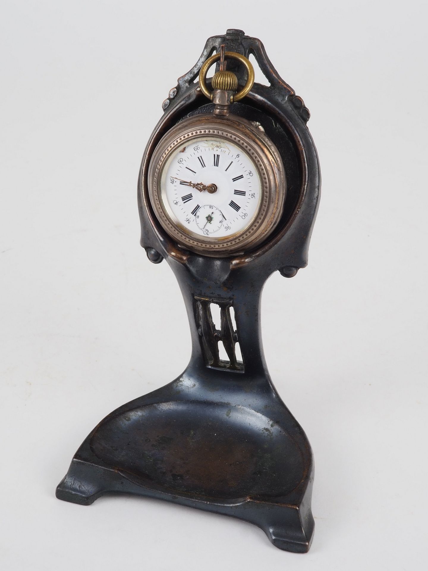 Taschenuhrenhalter mit Uhr um 1900