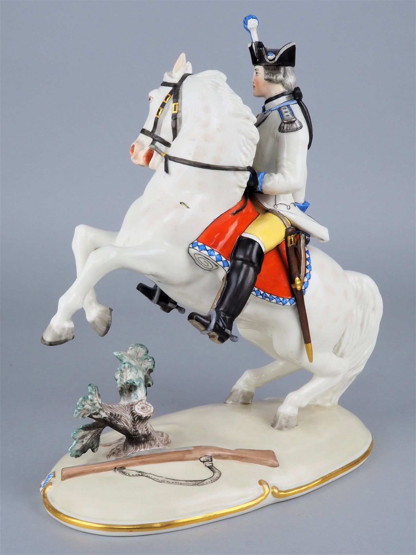 Nymphenburg Porcelain Manufactory: Officer of the Bavarian Cuirassier Regiment Minucci 1763 (later  - Image 4 of 6