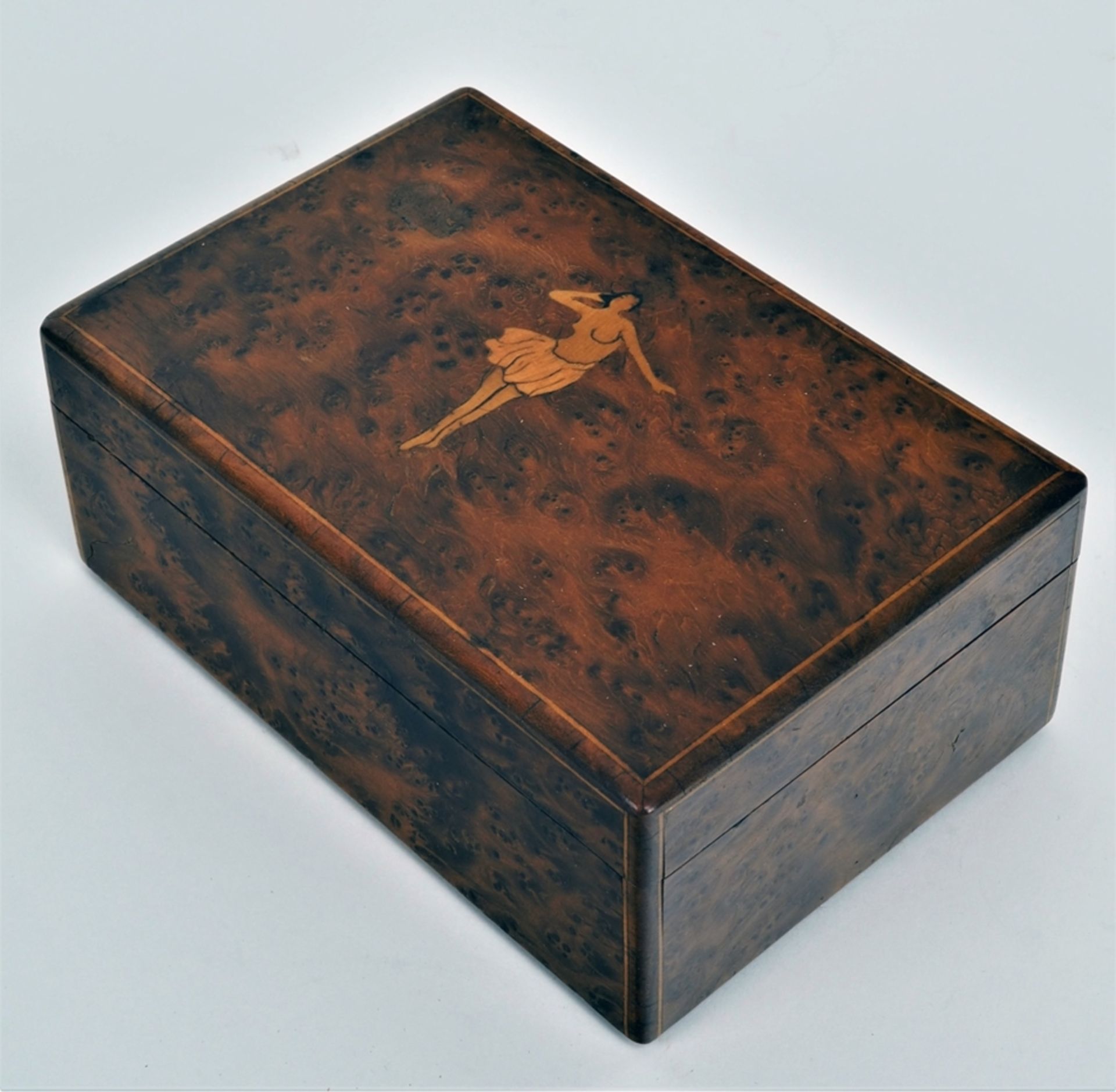 Lid box around 1900