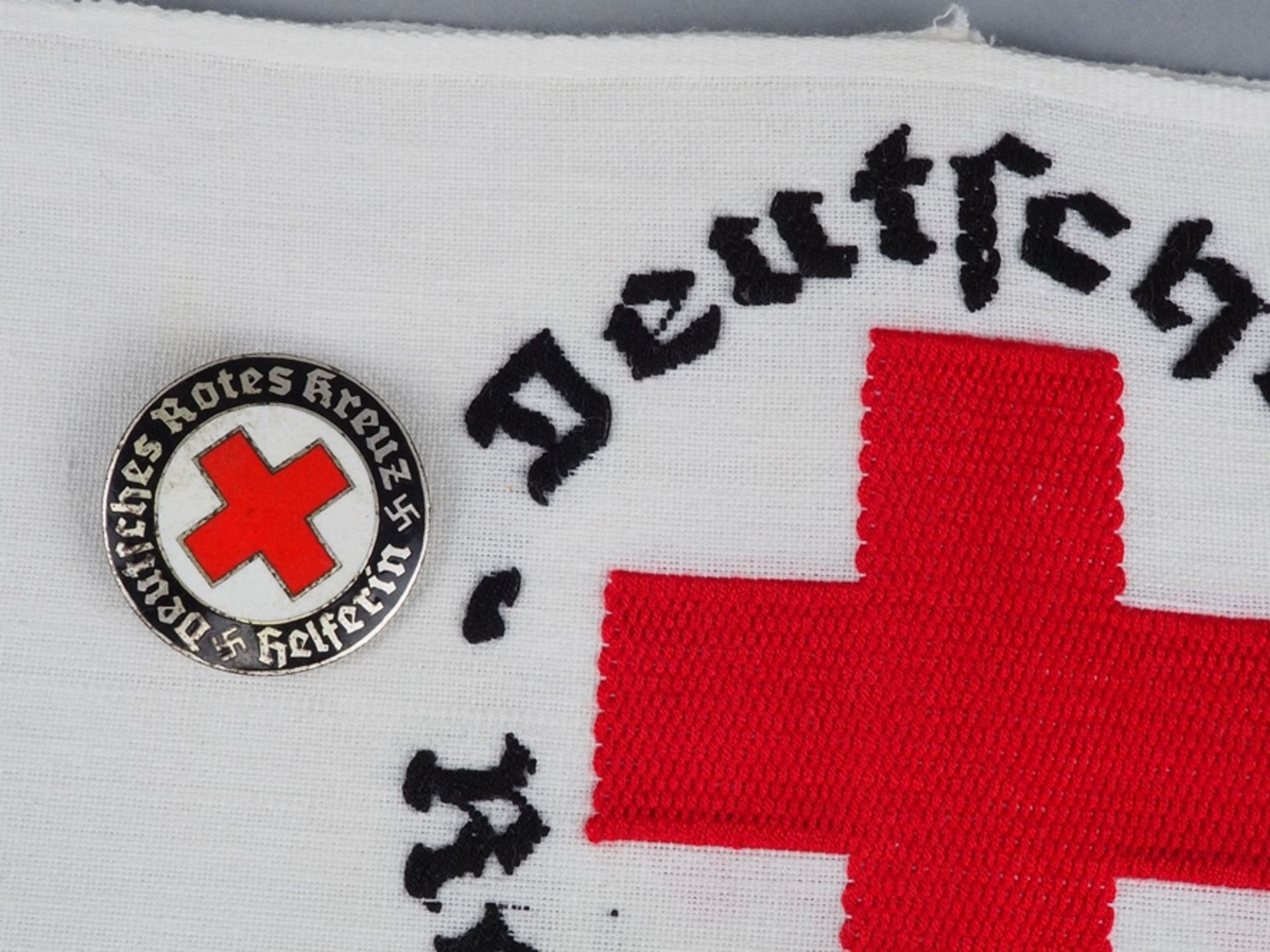 German Red Cross (DRK) armband and brooch, 40's - Image 3 of 3