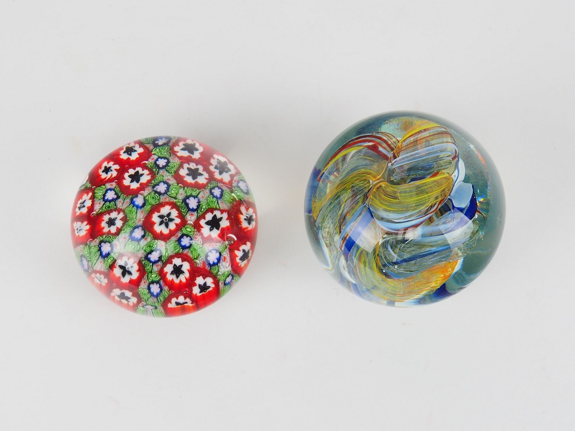 Zwei Paperweights