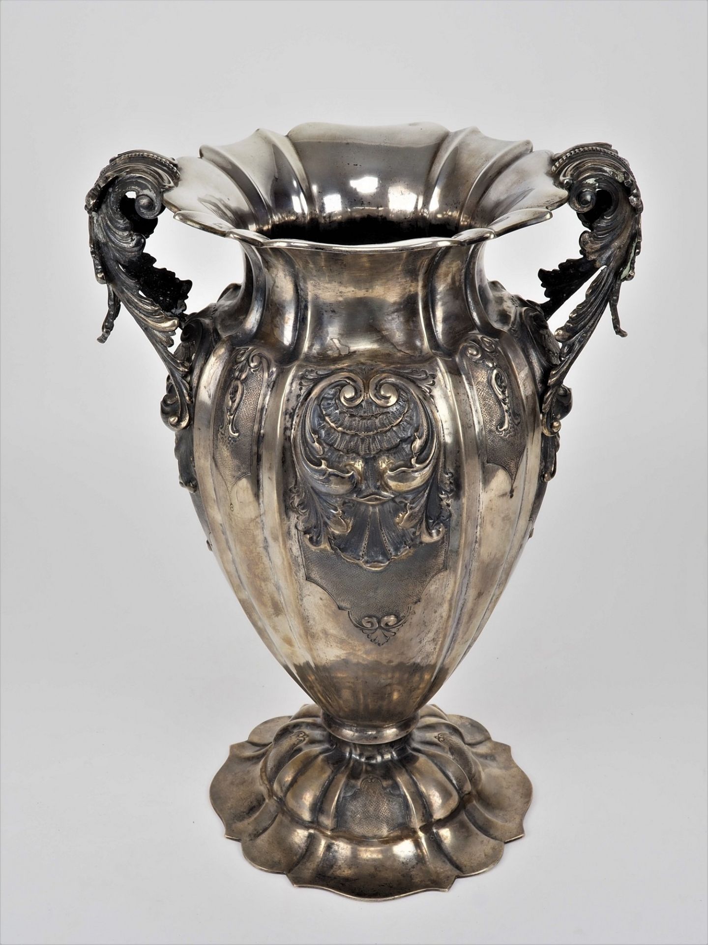 Large amphora vase in baroque style, 800 silver.