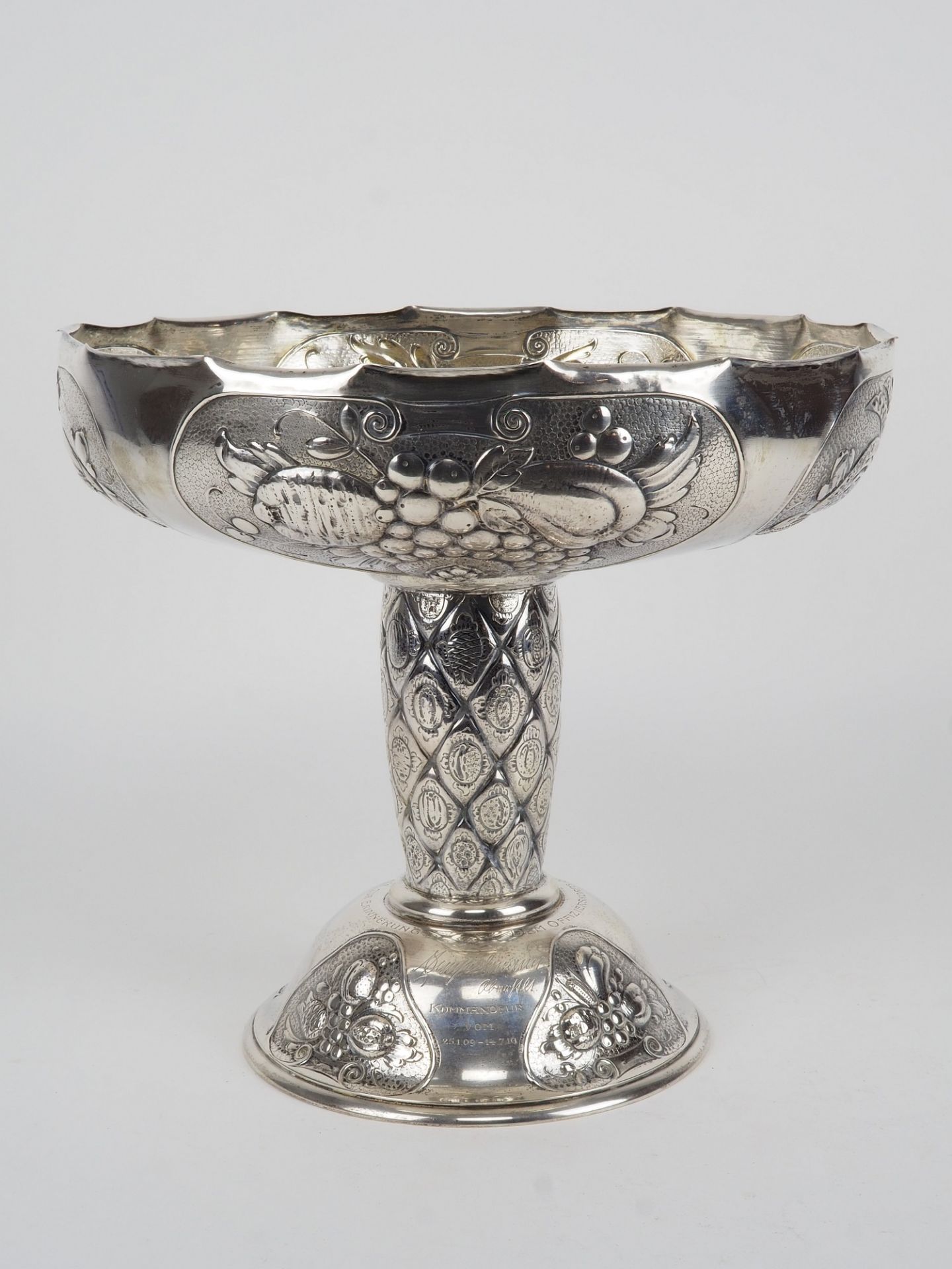 Large fruit bowl, centerpiece around 1910, 800 silver.