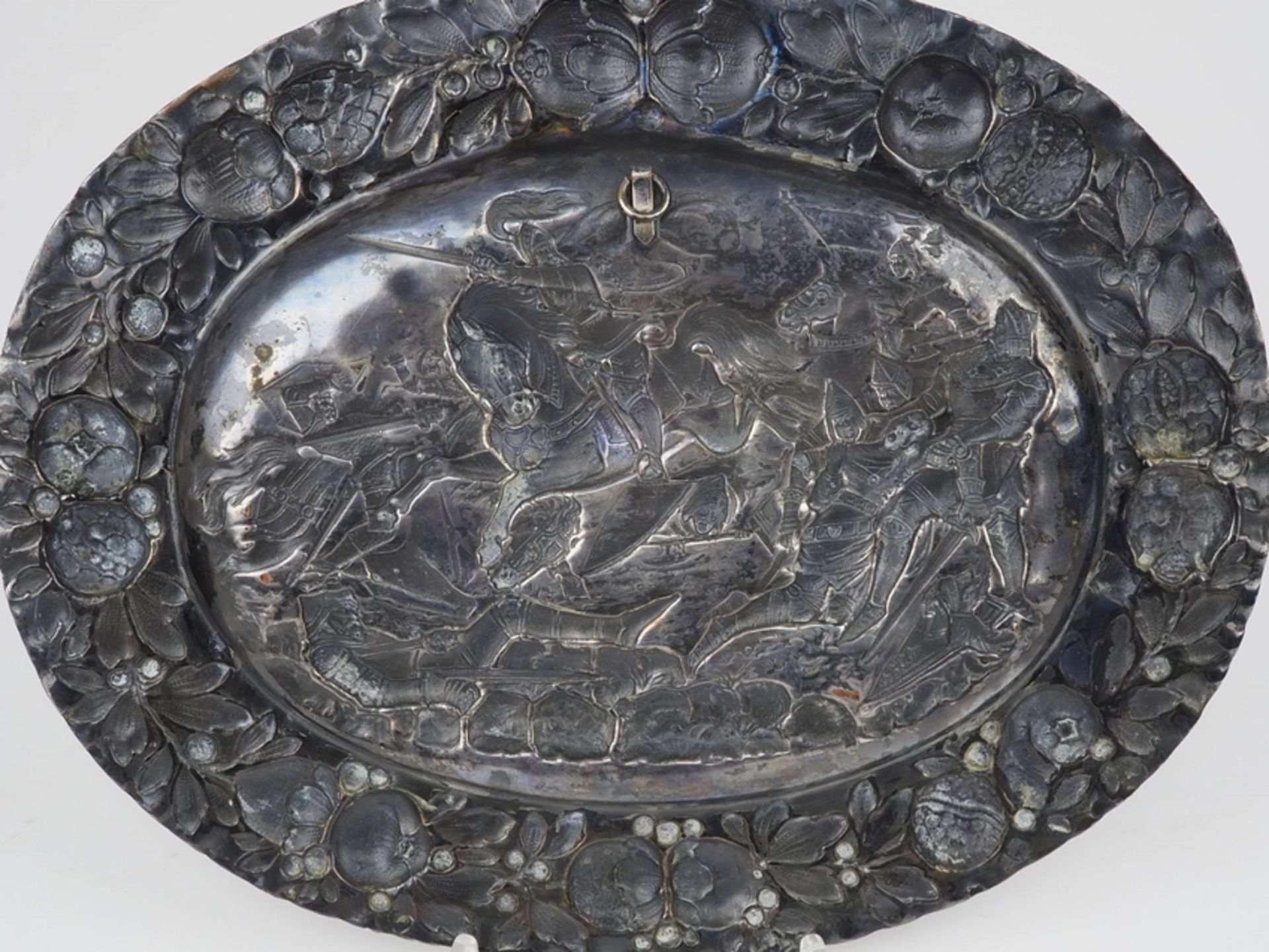 Wall plate motif knight battle, silver plated, 19th c. - Image 3 of 3