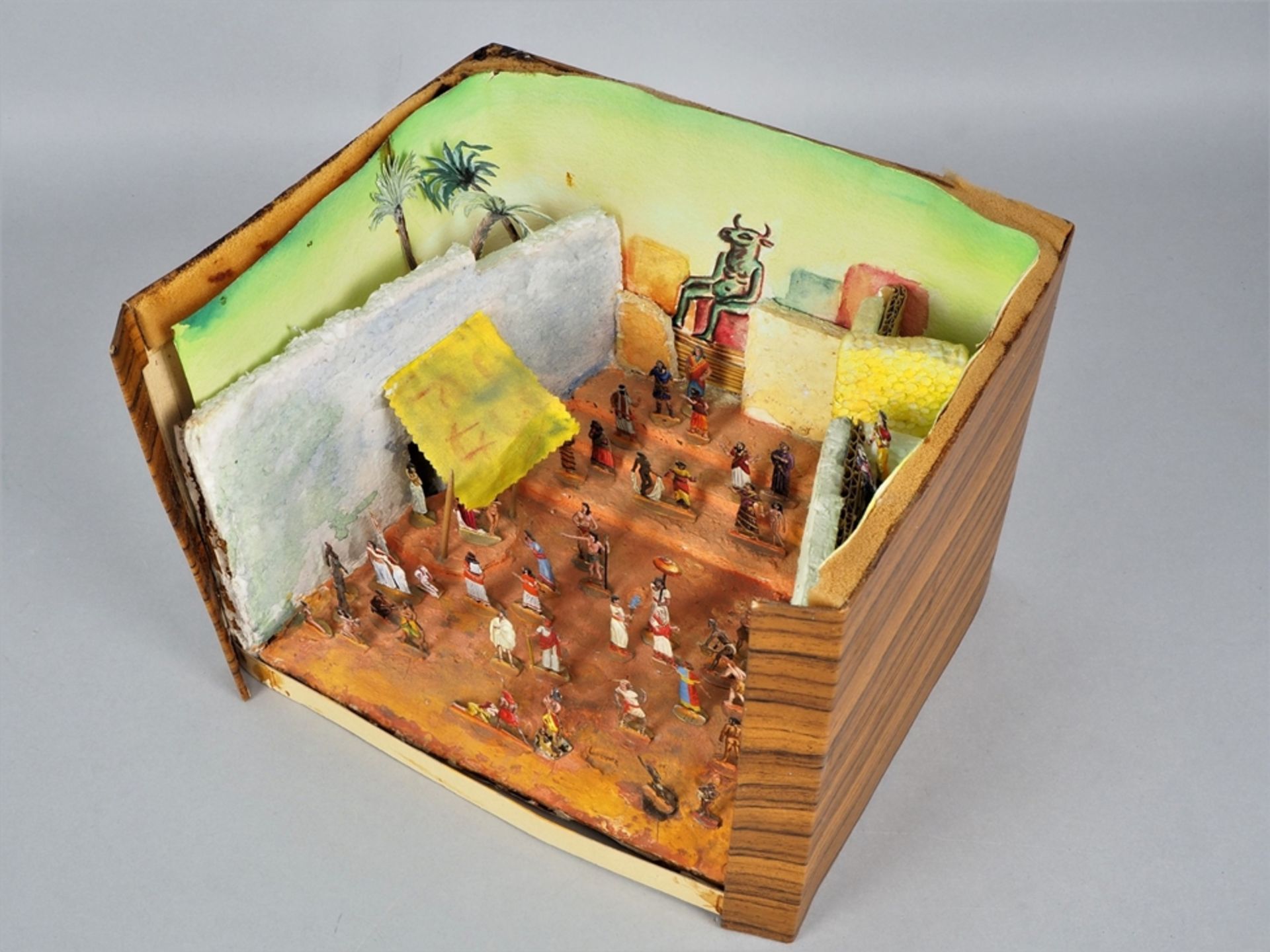 Diorama mit Zinnfiguren, fein handbemalt, Thema Sklavenmarkt in Babylon - Bild 2 aus 2