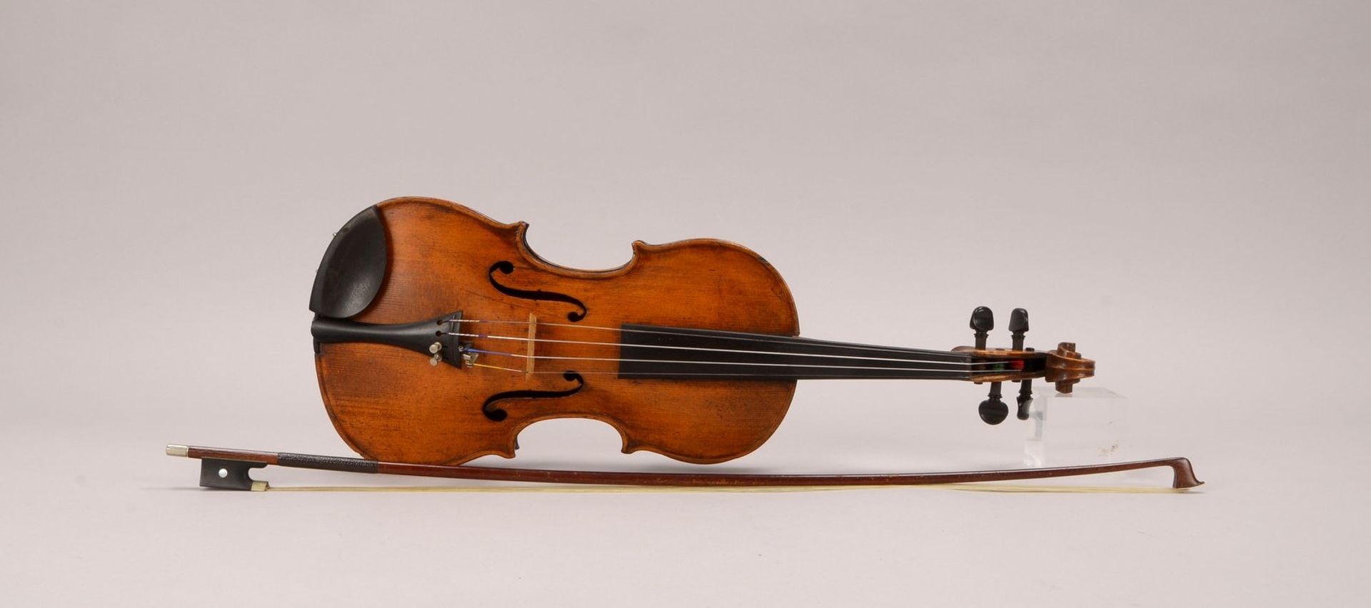 Hopf/Klingenthal, alte Geige, r&uuml;ckseitig gemarkt und datiert &#039;1830&#039;/mit Brandstempel,
