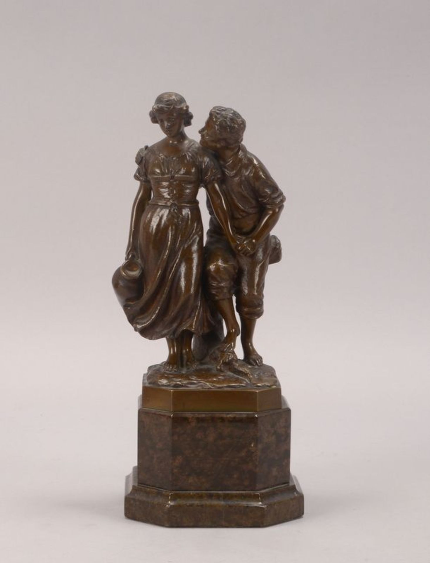 Bronzefigur, &#039;Liebesp&auml;rchen&#039;, verso signiert &#039;F. M&uuml;ller&#039;, auf hohem Ma