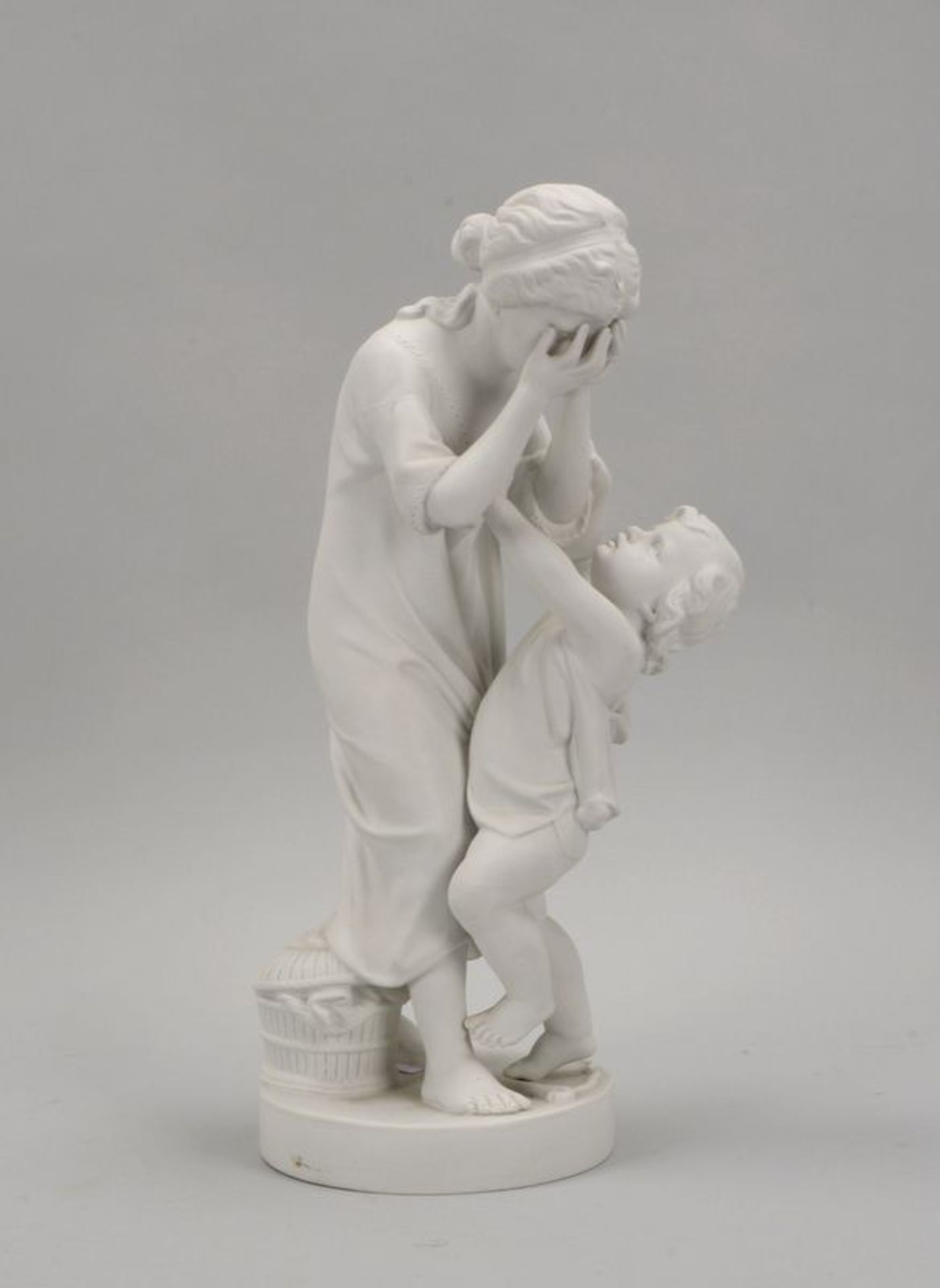 Scheibe-Alsbach (20. Jahrhundert, Th&uuml;ringen), &#039;Weinende Mutter mit Kind&#039;, Biskuitporz - Bild 2 aus 4