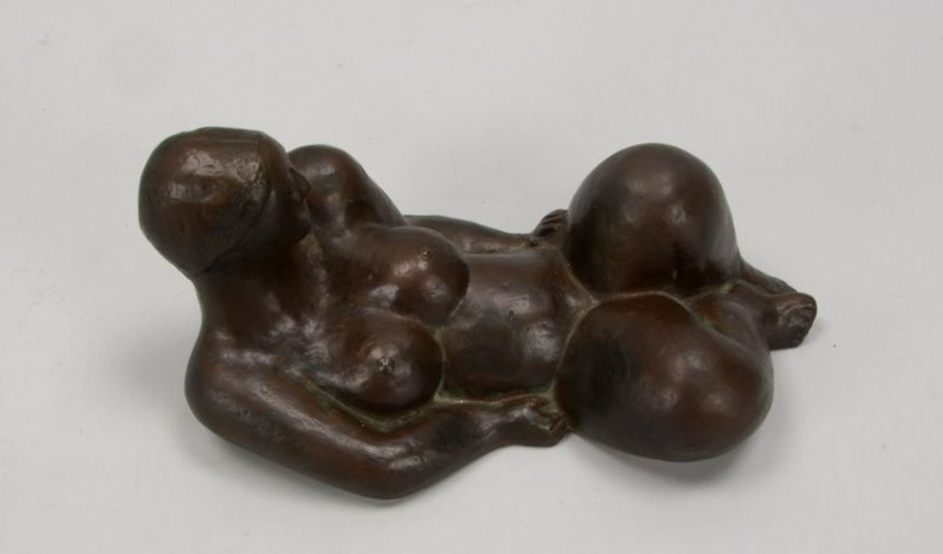 H&auml;ssler, Uwe (1938 Altenburg - Worpswede/Berlin), Bronzeskulptur, &#039;Liegender weiblicher Ak - Bild 4 aus 8