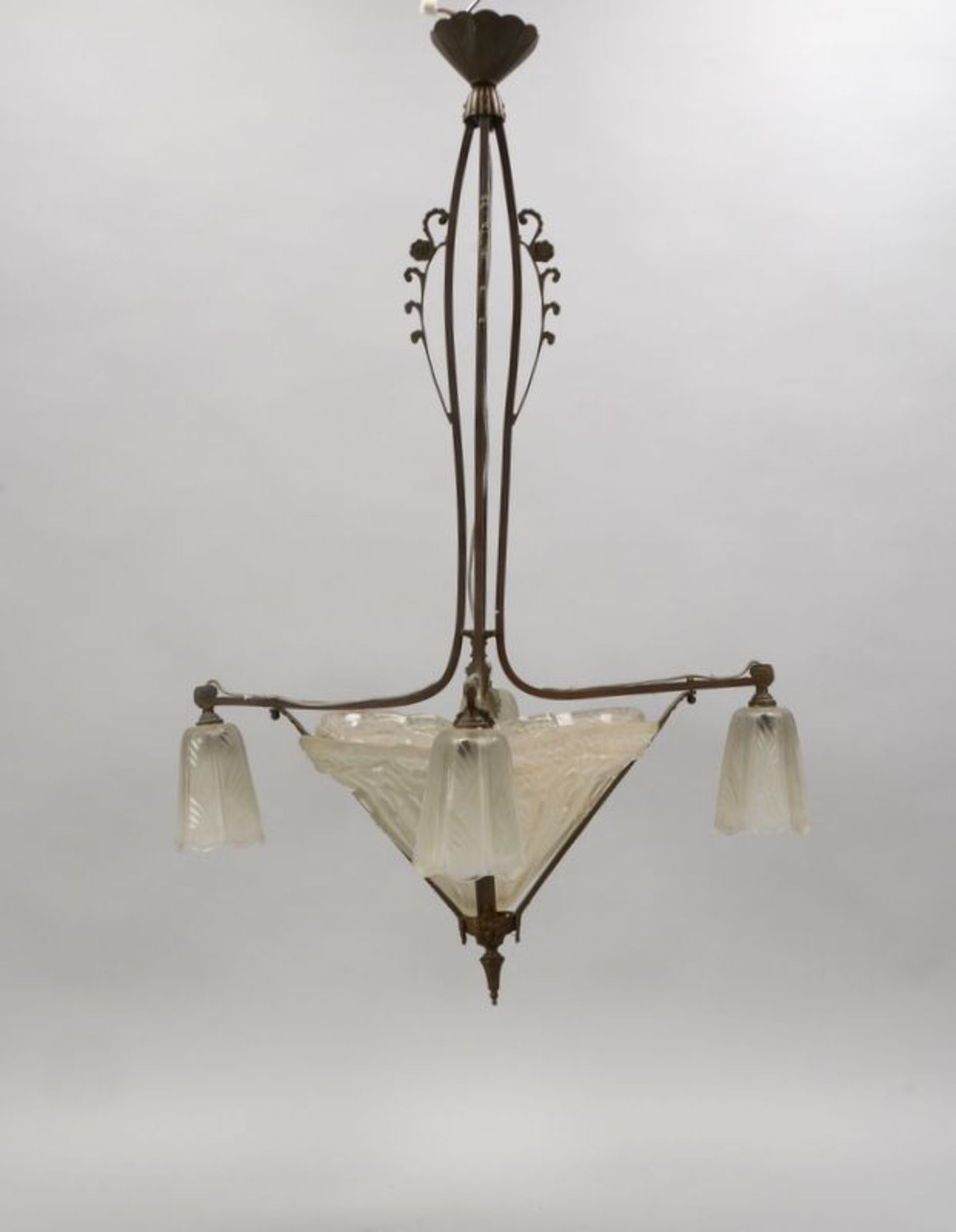 Deckenlampe (im Art d&eacute;co-Stil), 5-flammig, 4-armiges Messinggestell mit 4x Glasschirmen und v