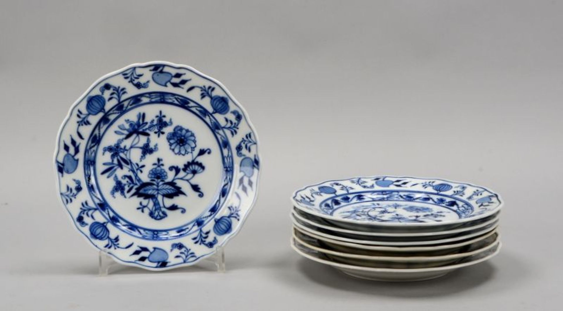 Meissen (Knaufzeit, Qualit&auml;t 2-gestrichen und h&ouml;her), Speiseteller-Konvolut,, mit Zwiebelm