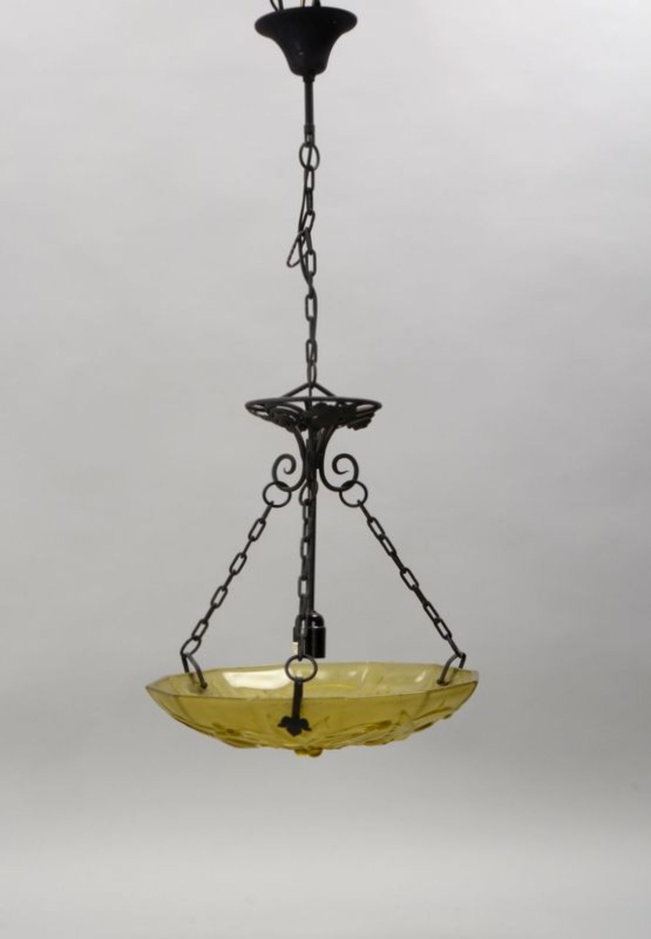 Flurlampe, 1-flammig, Glasschale an 3x Kettenaufh&auml;ngungen, mit Eisenschaft; Abh&auml;ngh&ouml;h - Bild 2 aus 2