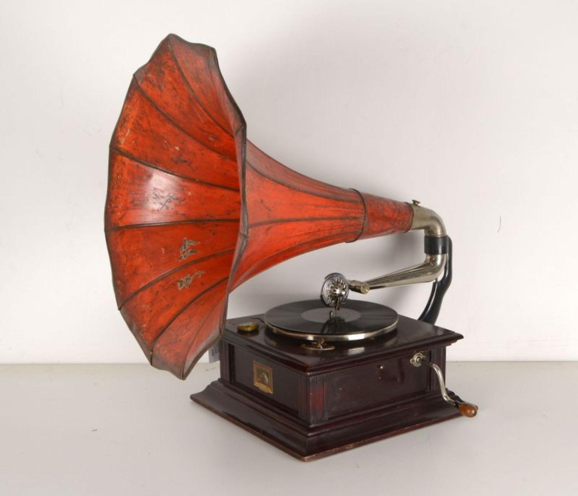 Antikes Trichtergrammofon, &#039;His Master&#039;s Voice&#039;, Holzgeh&auml;use mit gro&szlig;em Bl