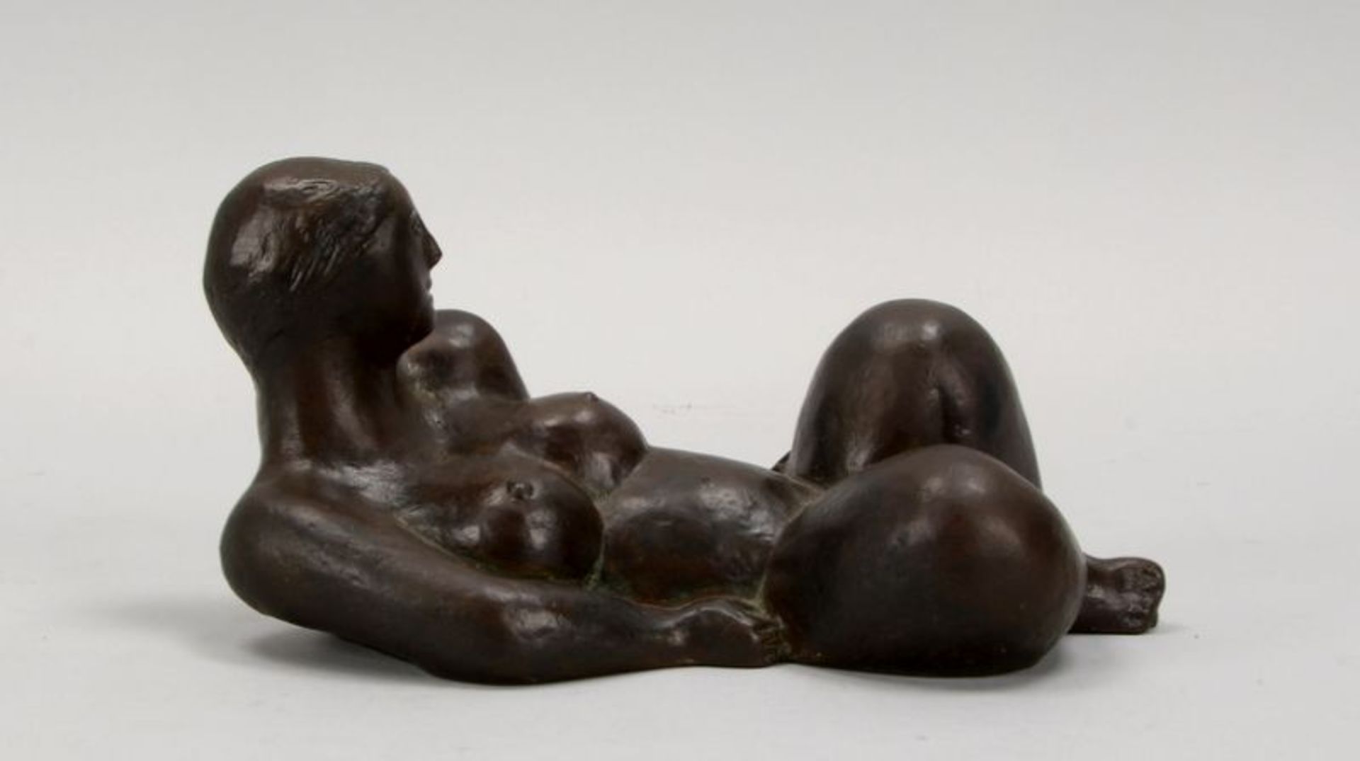 H&auml;ssler, Uwe (1938 Altenburg - Worpswede/Berlin), Bronzeskulptur, &#039;Liegender weiblicher Ak - Bild 5 aus 8