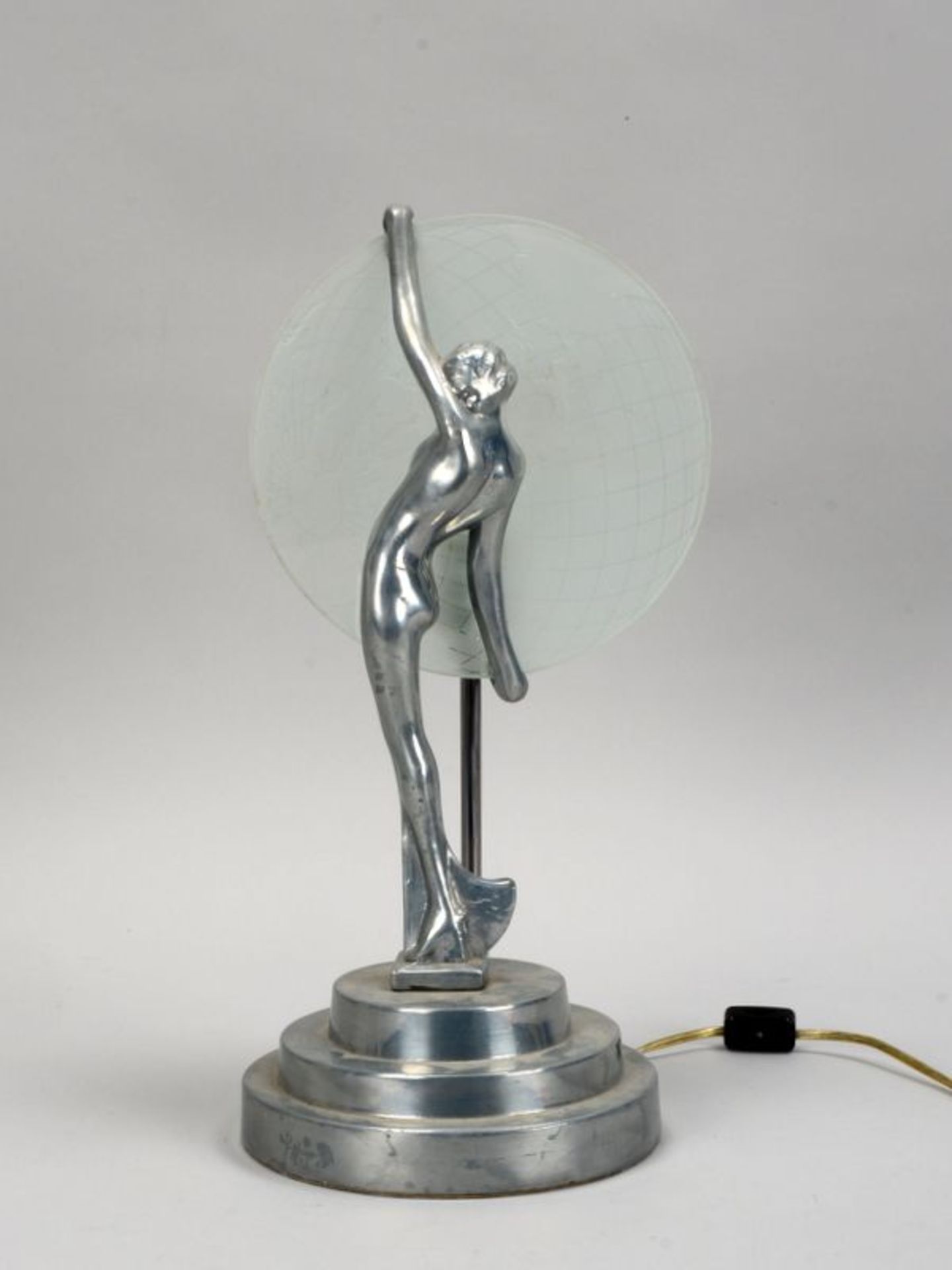 Tischlampe (Art d&eacute;co, Frankreich), Aluminium und Glas, mit Bakelit-Schnurschalter; H&ouml;he