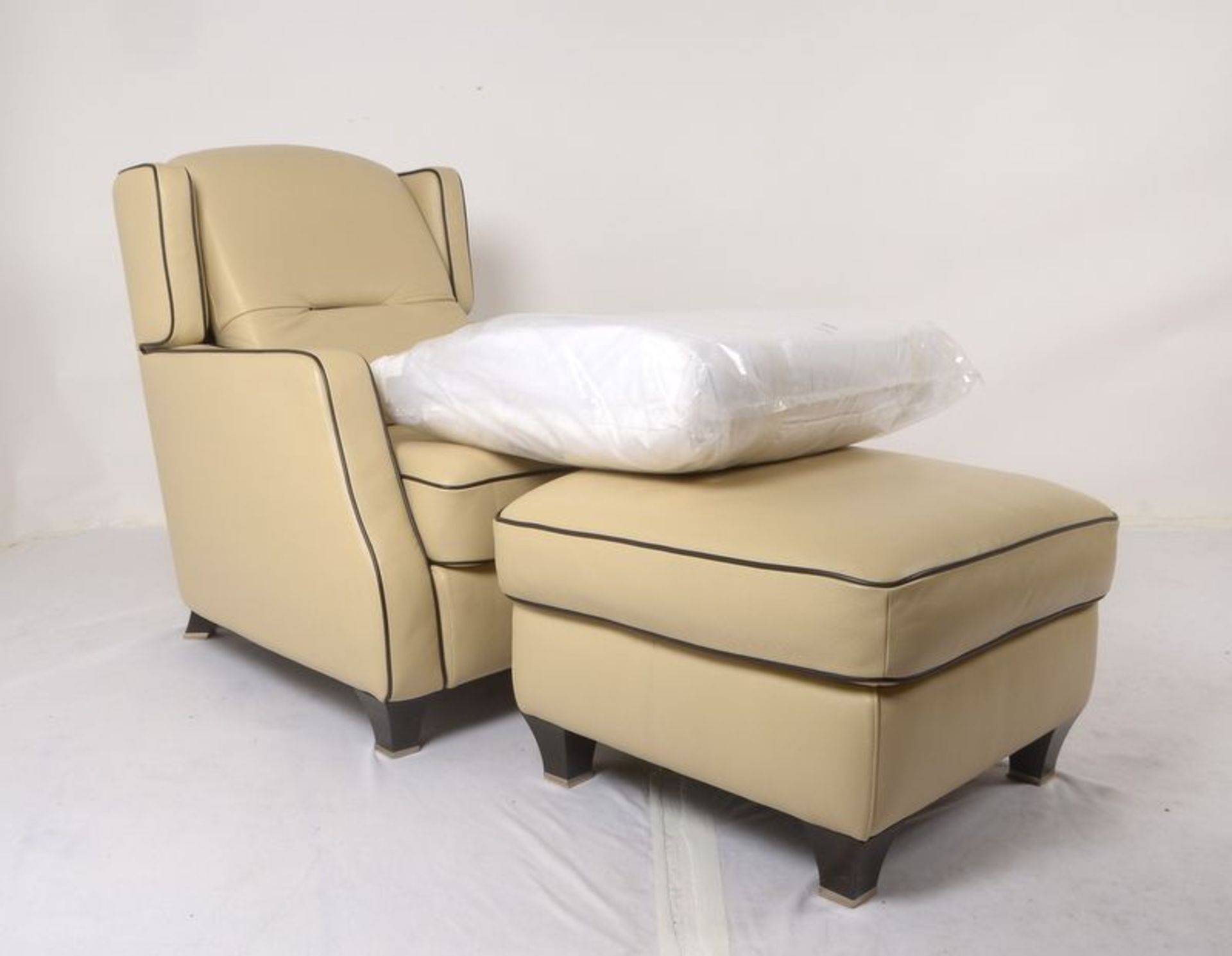 Natuzzi/Italien, Relaxsessel, beigefarbener Lederbezug, Lehnh&ouml;he 87 cm, Breite 85 cm, Sitzh&oum - Bild 3 aus 3