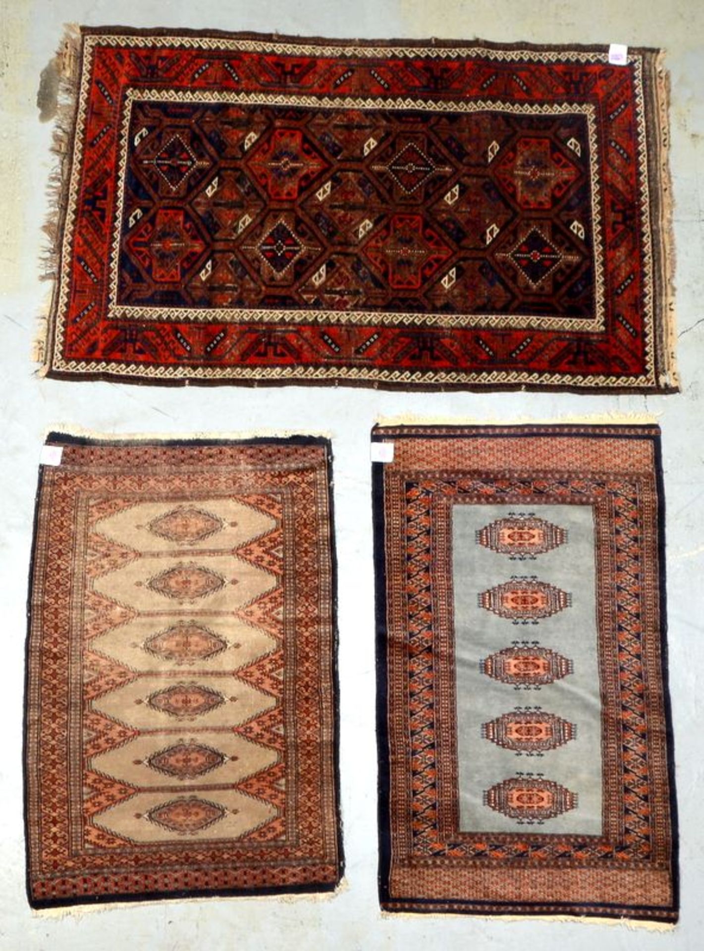 3 Orientbr&uuml;cken (u.a. Pakistan), davon einzelne Br&uuml;cke antik; 1x Ma&szlig;e 132 x 78 cm, 1