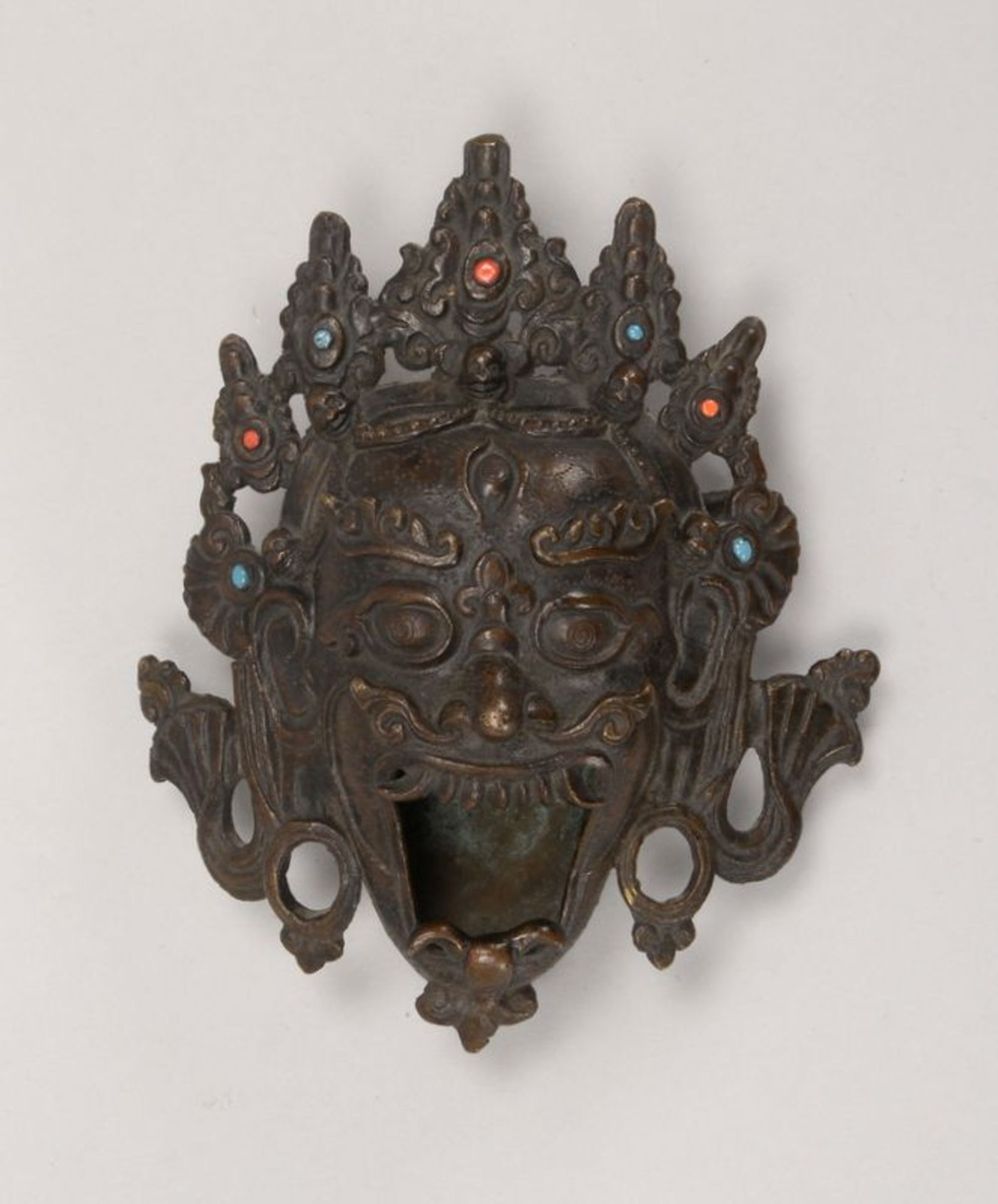 Wandmaske (Nepal/Tibet), Bronze, mit Schmucksteinbesatz; H&ouml;he 16 cm, Breite 13 cm